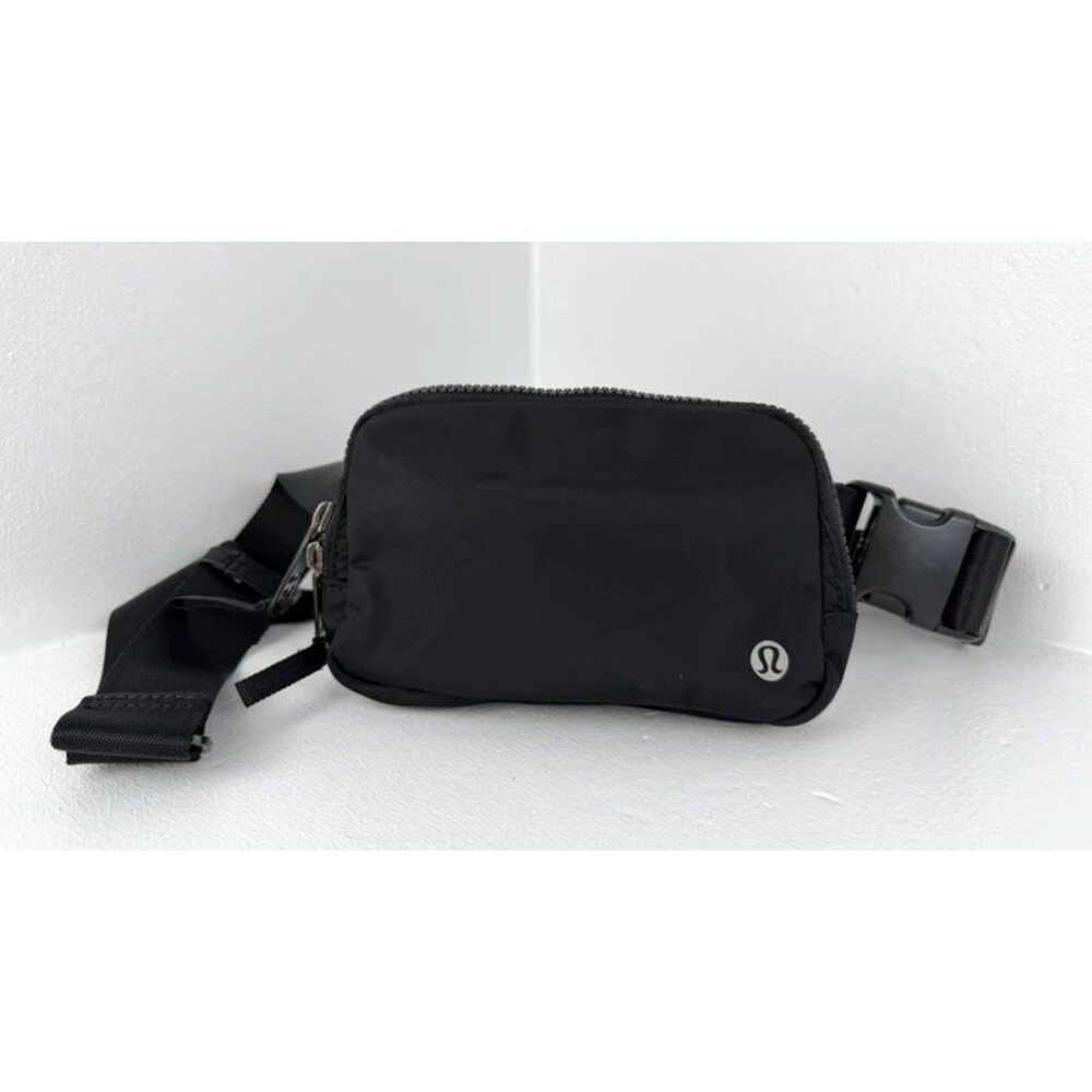 Lululemon Everywhere Belt Bag Black